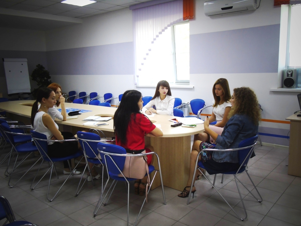 Обучение специалистов МФЦ на базе центра социальной поддержки населения Ленинского района.