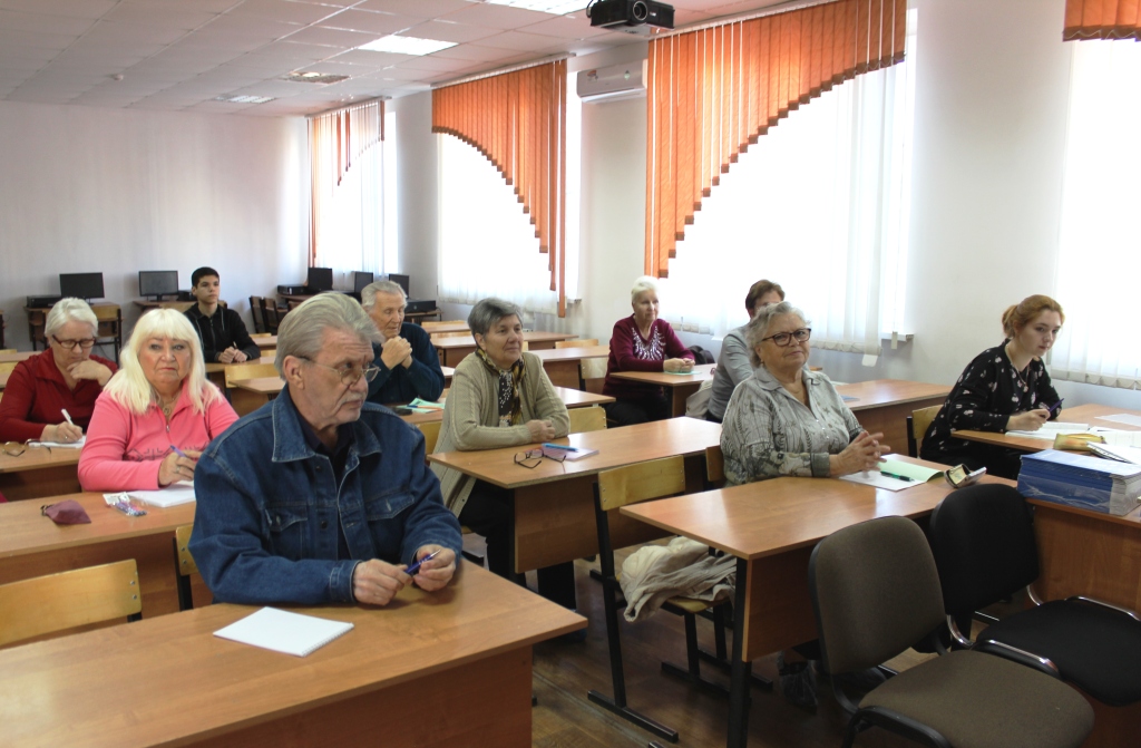 В Ленинском районе стартовали курсы компьютерной грамотности «Все в сеть!»