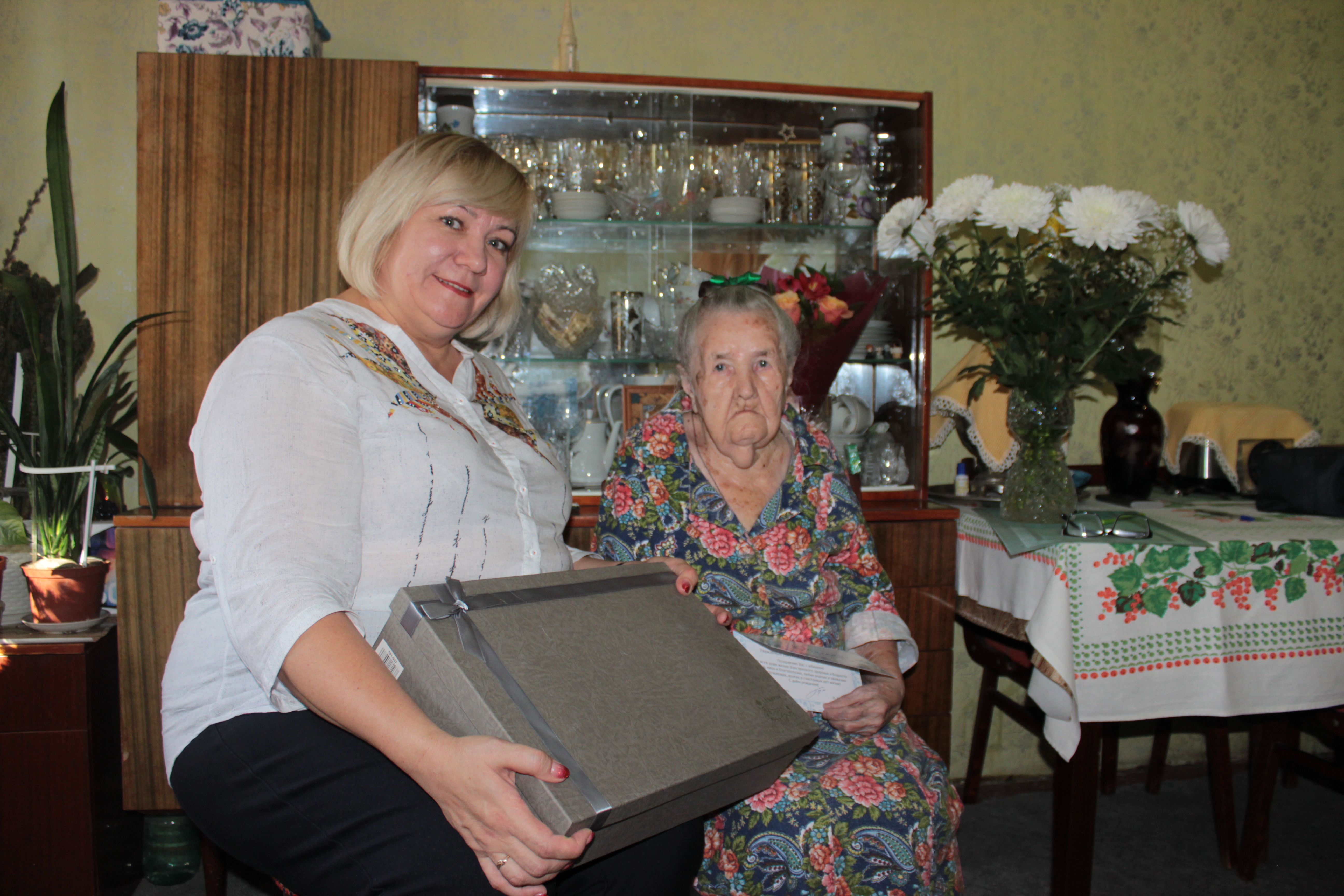 Долгожительница Ленинского района принимает поздравления в свой 103-й день рождения