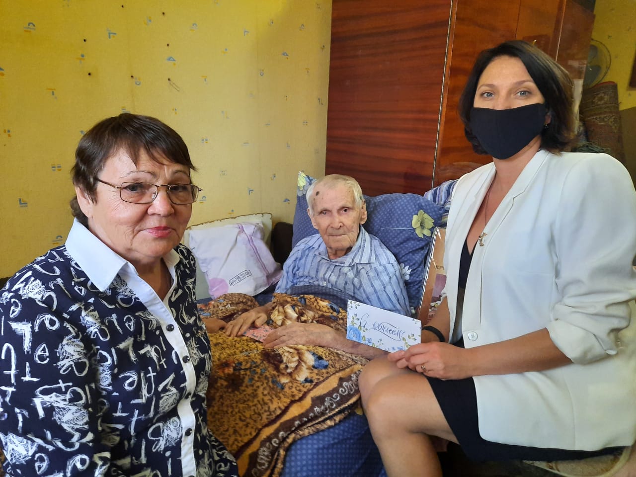 В Ленинском районе долгожитель отметил свой 106-й день рождения